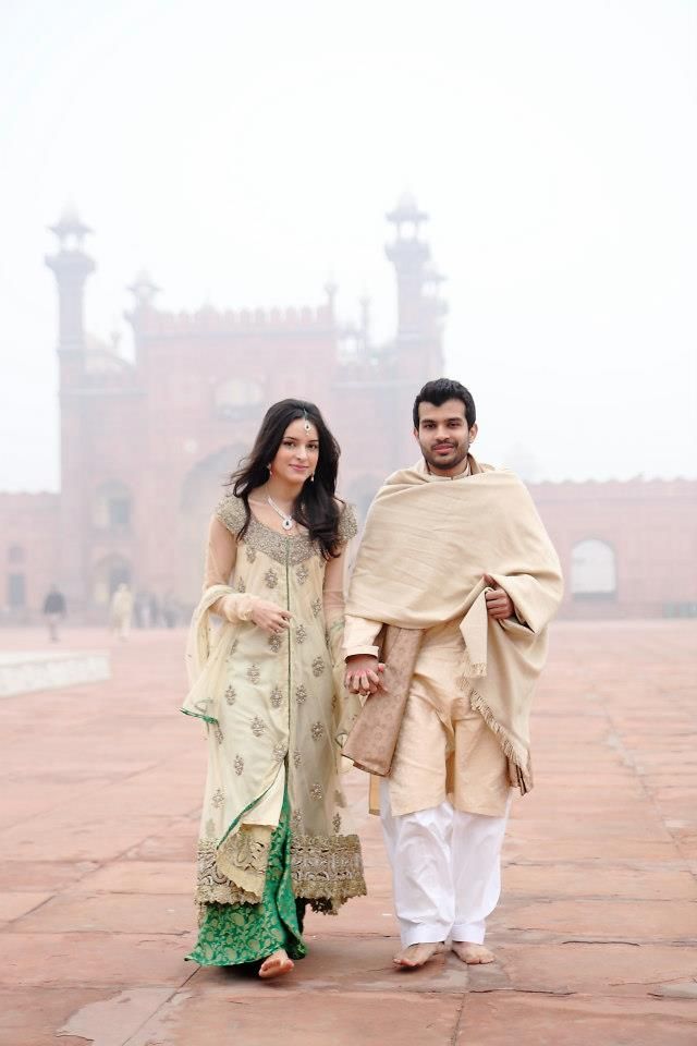 Wedding poses for bride | bridal photoshoot poses ideas | bride poses ideas  | poses for phot… | Bridal dress fashion, Bridal photoshoot, Beautiful  pakistani dresses