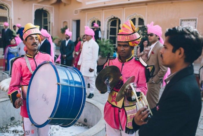 pink-bandwaala