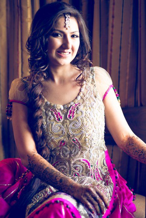 pinkand gold-mehendi-outfit (3)