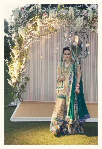 Dia Mirza's wedding outfit created by Mrs. Ritu Kumar 2