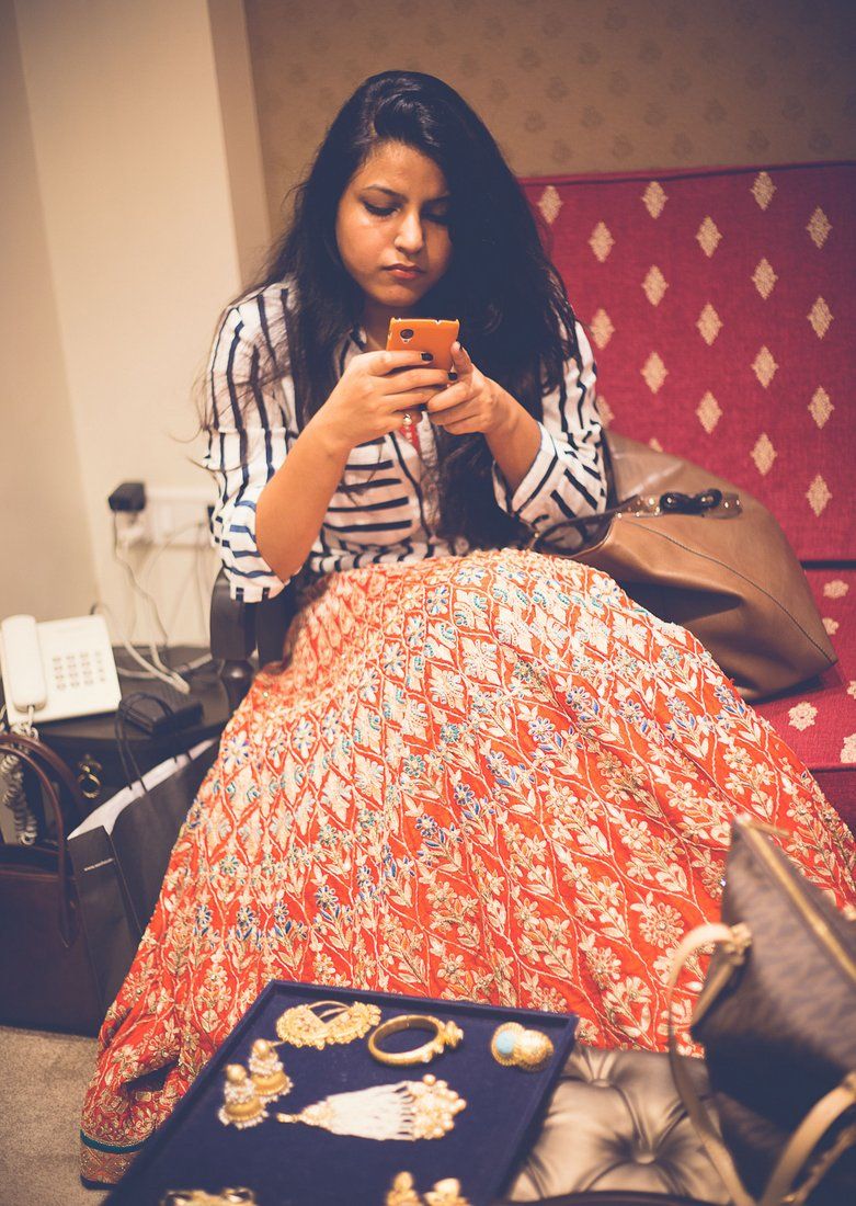 bride-orange-lehenga-gets-ready-001