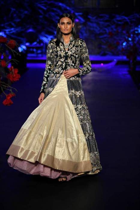 140-manishmalhotra-aicw-2154