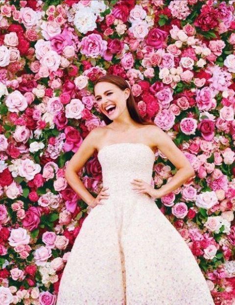 the-hottest-2015-wedding-trend-22-flower-wall-backdrops-weddingomania-999-int