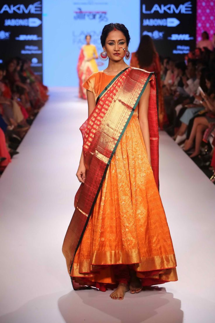 25 Sweet & Interesting Ways To Drape a Sari To Perfection! | WedMeGood