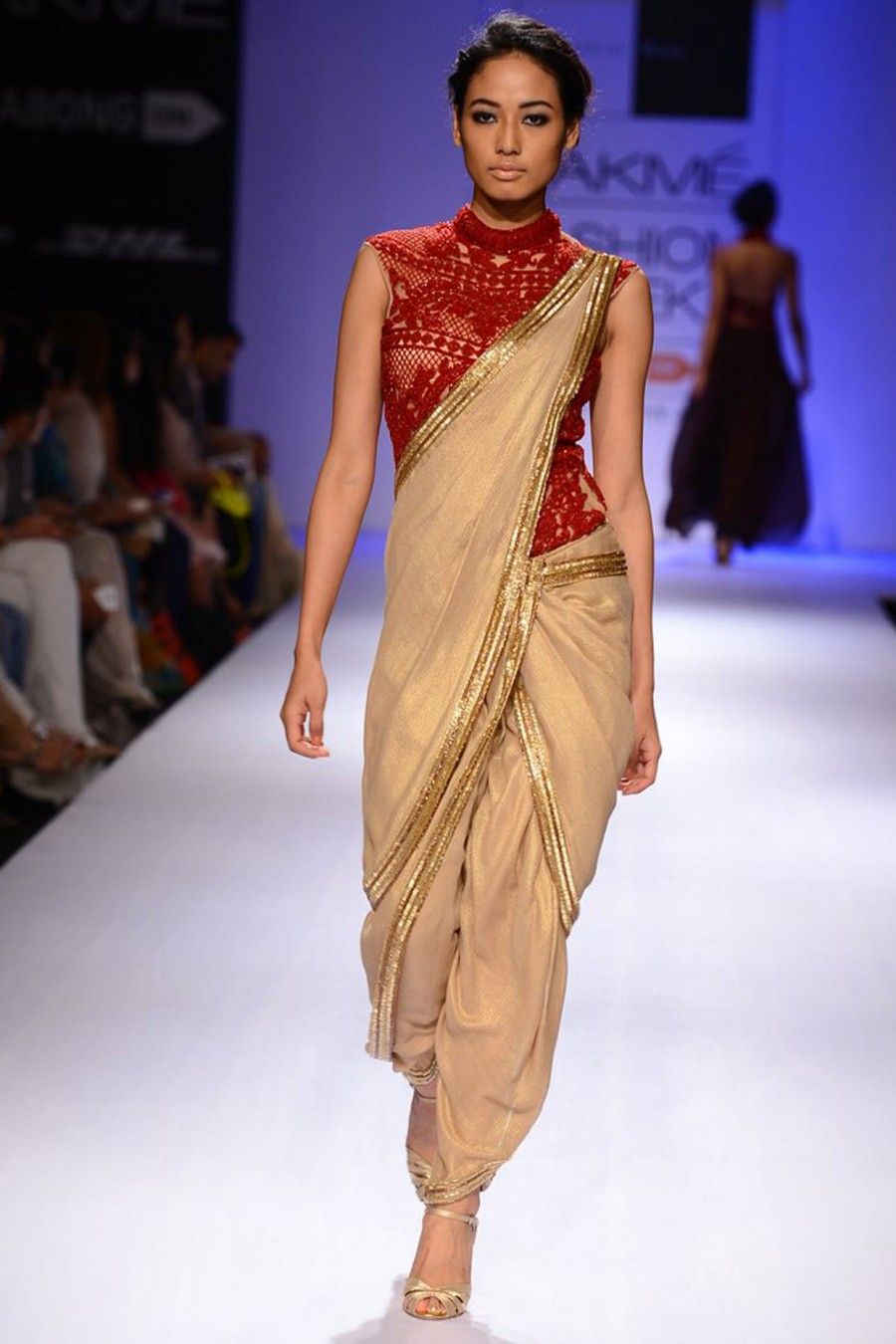 25 Sweet Interesting Ways To Drape A Sari To Perfection WedMeGood   Sorlfw0814w09 A  