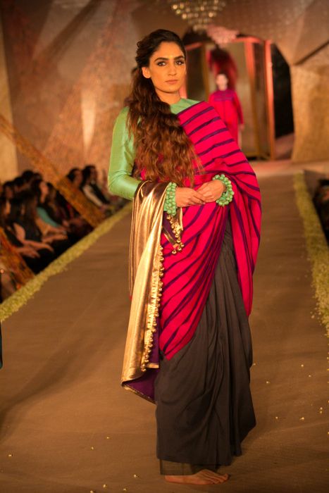 Model in Manish Malhotra - The Regal Threads Collection_9