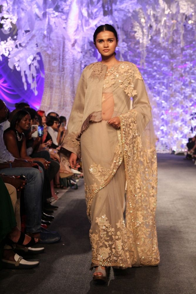 Model in Manish Malhotra's ELEMENTS Collection_LFW6