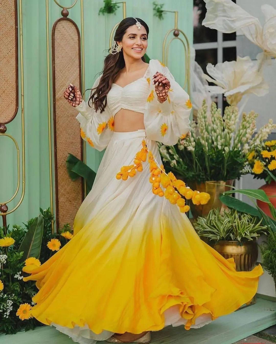 20 Mehendi And Haldi Outfits That Brides Got Stitched On Their Own Wedmegood 6847