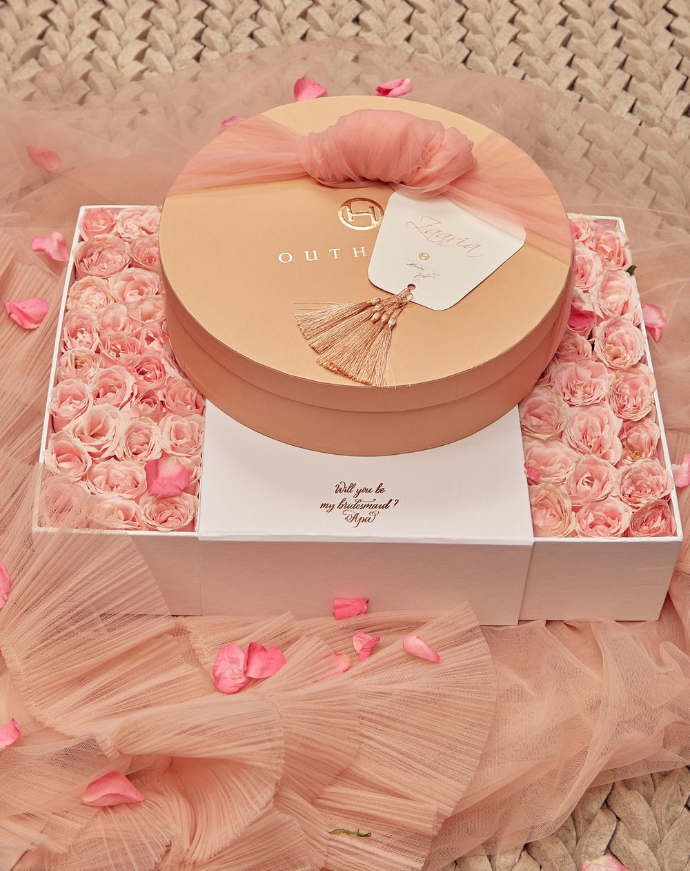 One Blogger Bride Gave Her Bridesmaids The Prettiest Hamper Ever ...