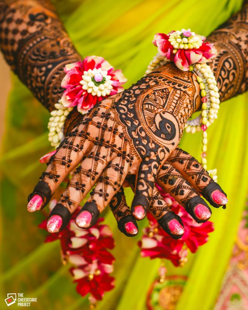Fresh New Ideas To Photograph Your 2018 Bridal Mehendi! | WedMeGood