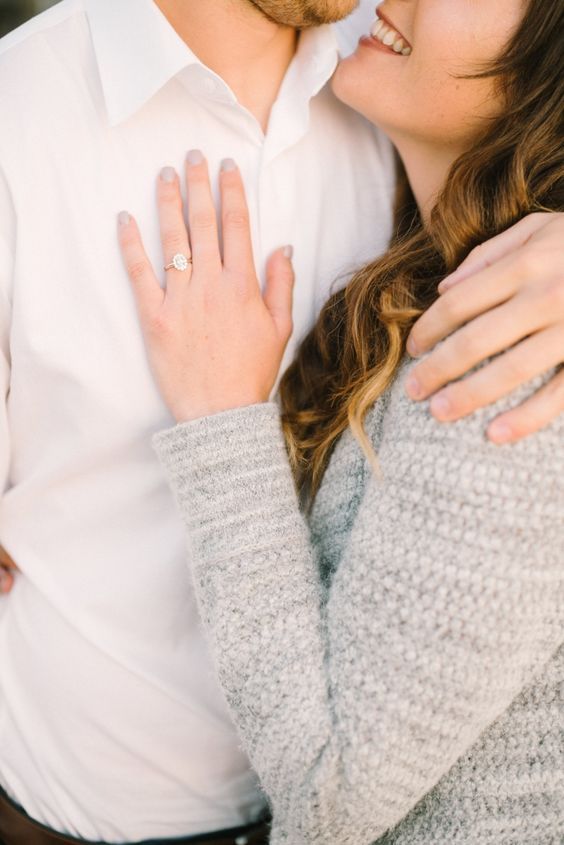 Tips & Tricks For A Better Engagement Ring Selfie! | WedMeGood