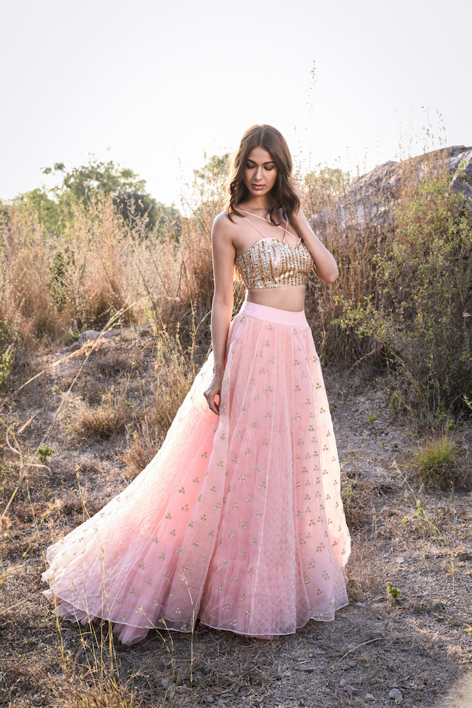 Heres How Nri Brides Are Customizing The Bridal Outfit Of Their Dreams 