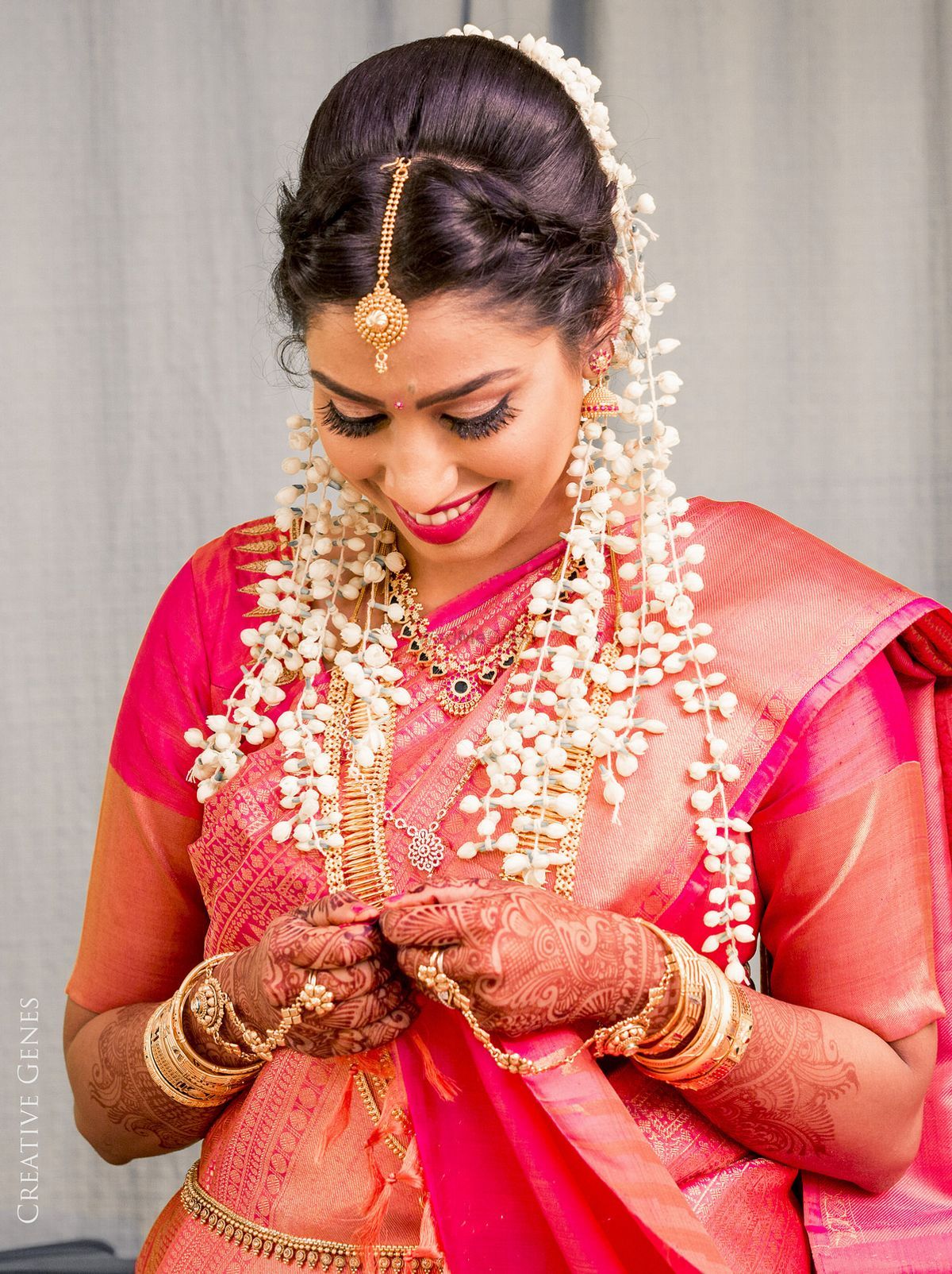 30+ Creative And Modern Ways To Style The Traditional Gajra On Your
