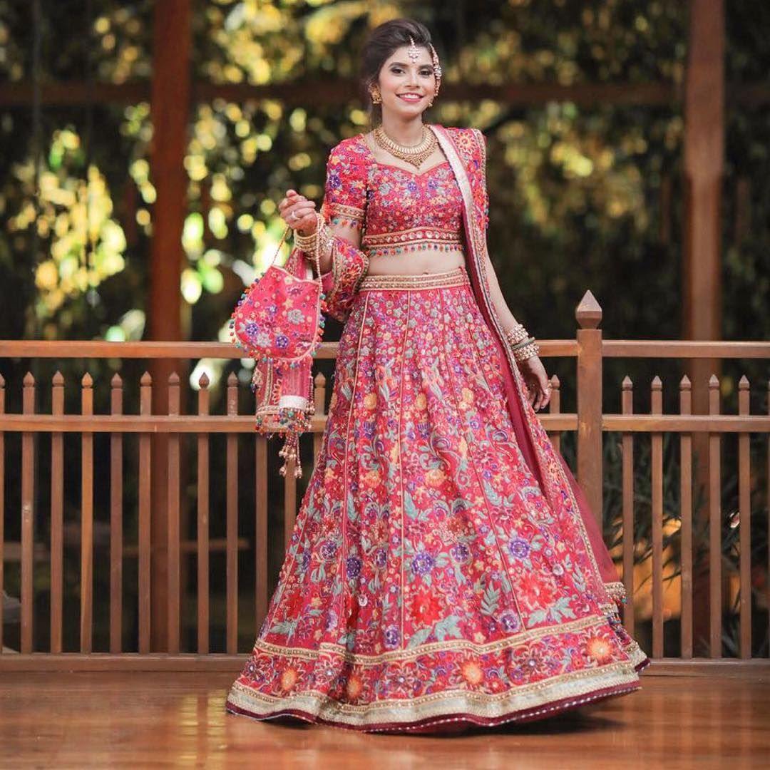 35+ Amazing Tarun Tahiliani Lehengas For Every Occasion | WedMeGood