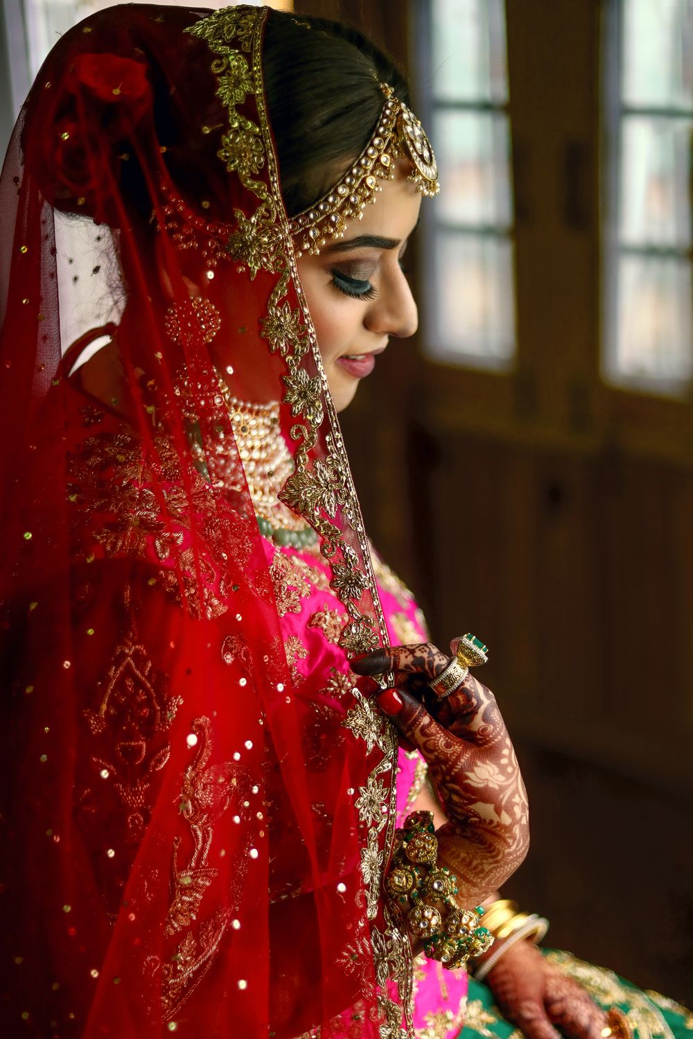 Gorgeous Kashmiri Wedding With Stunning Bride & Groom Outfits! | WedMeGood