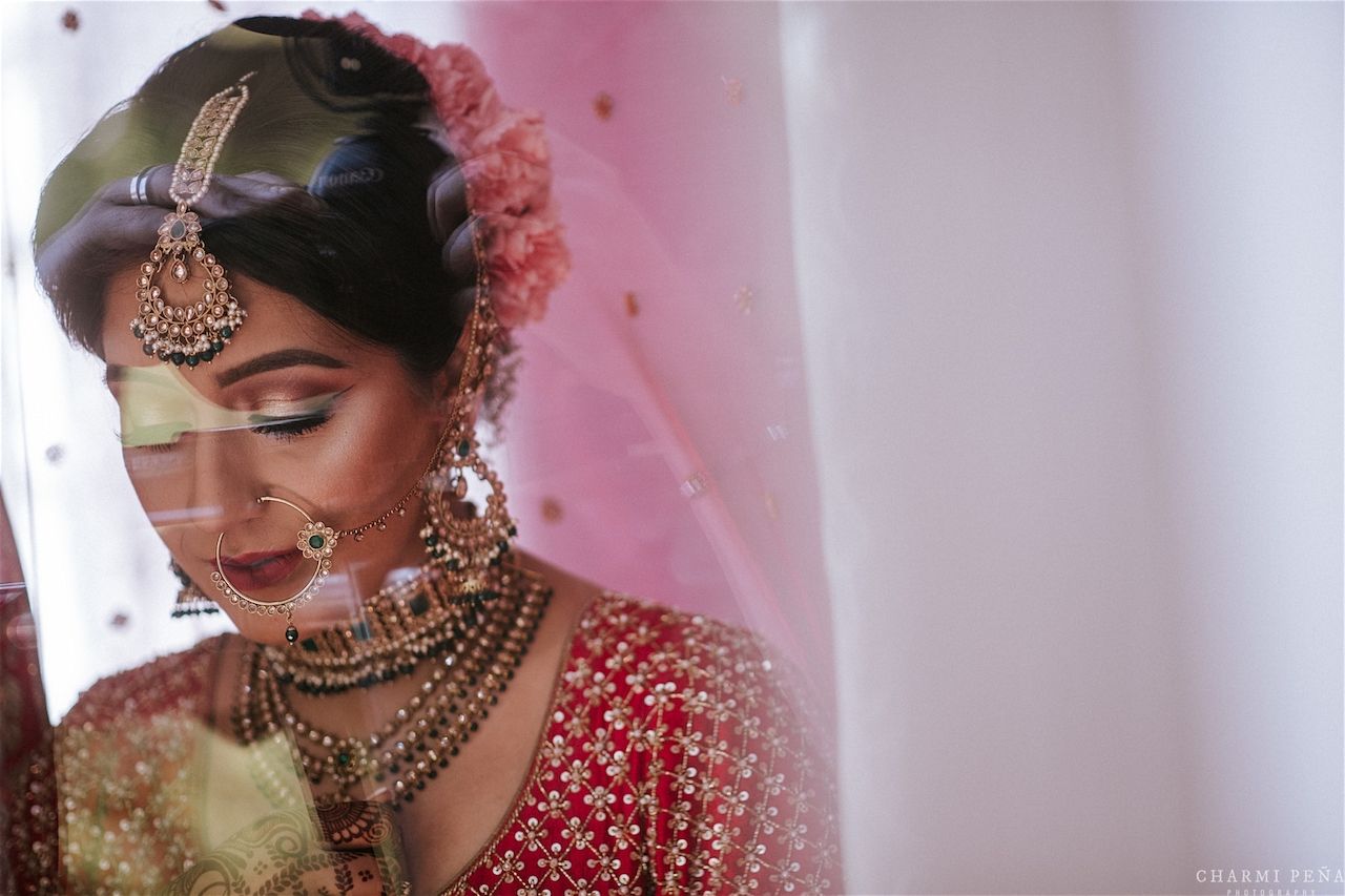 Gorgeous Nri Wedding With A Bride In Personalised Outfits Wedmegood 