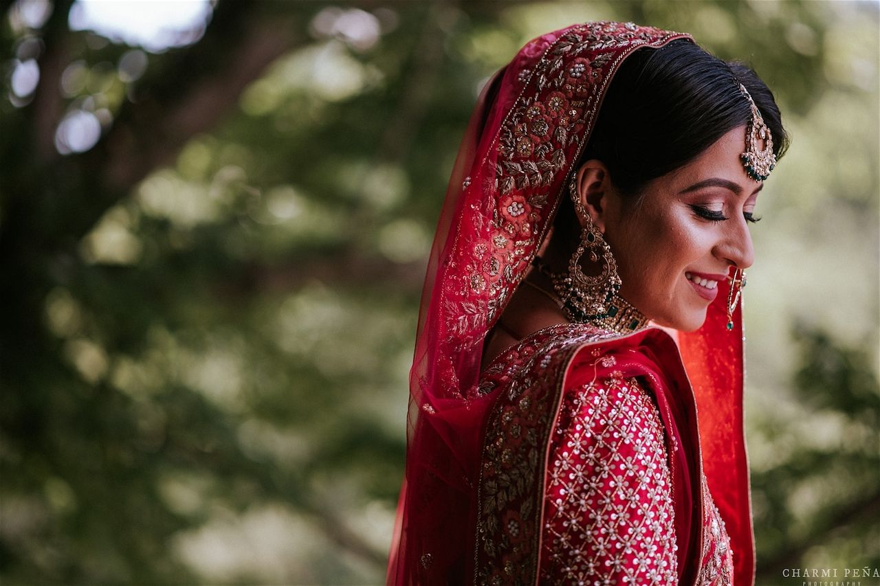 Gorgeous Nri Wedding With A Bride In Personalised Outfits Wedmegood 