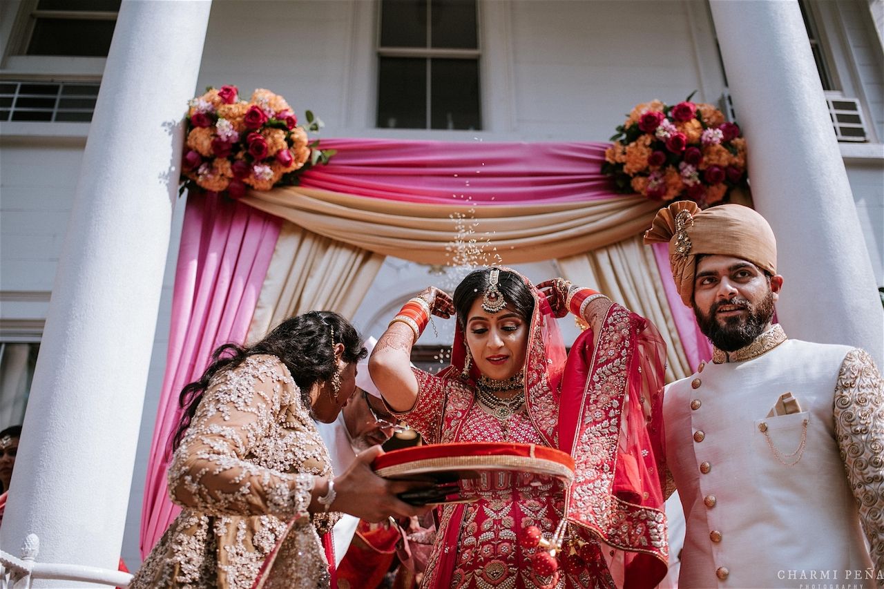 Gorgeous Nri Wedding With A Bride In Personalised Outfits Wedmegood 