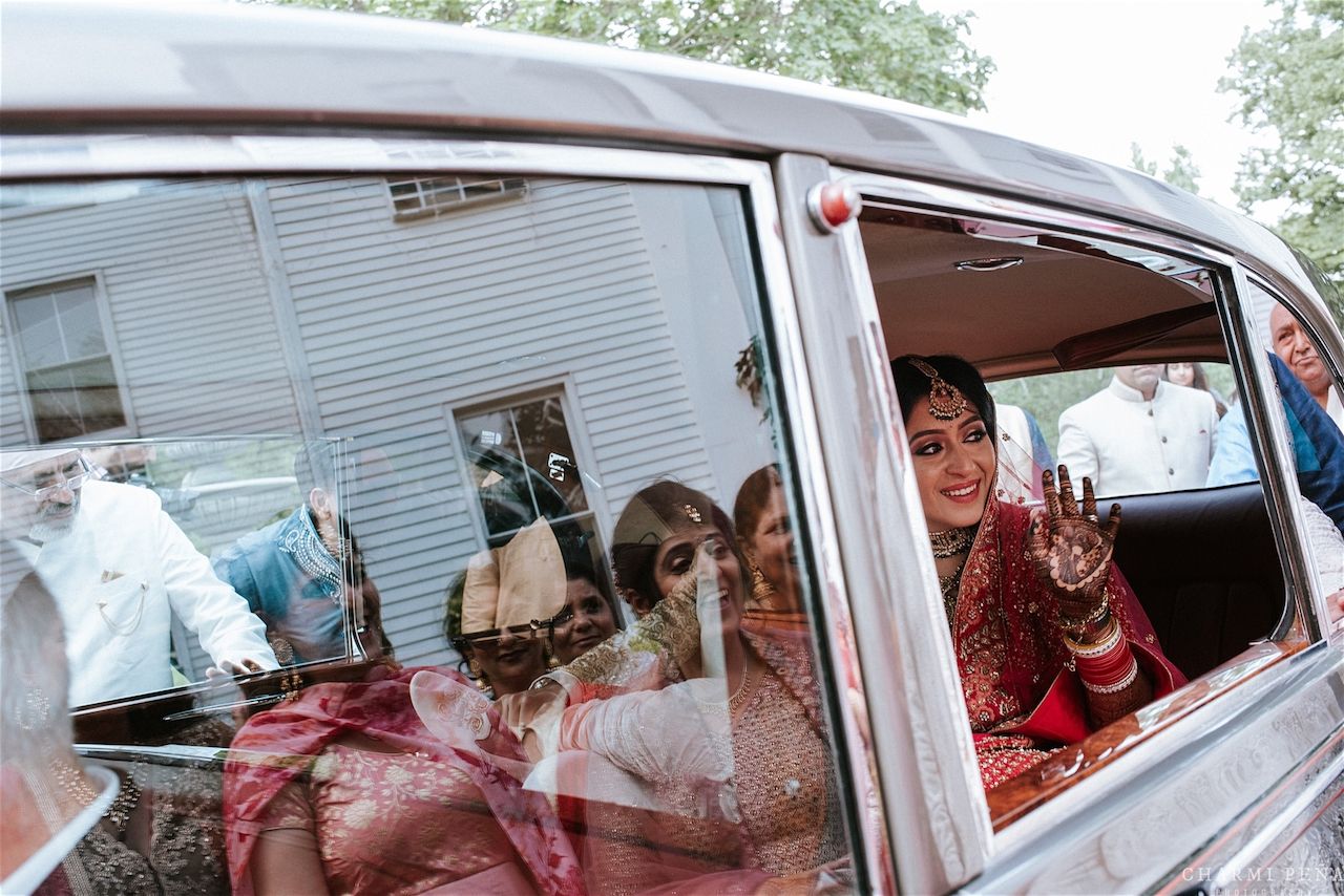 Gorgeous Nri Wedding With A Bride In Personalised Outfits Wedmegood 