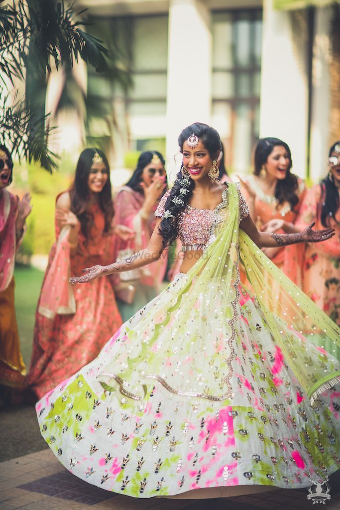 #1 Hack To Perfectly Flaunt Your Lehenga In Pictures- Twirl it Away! 20 ...