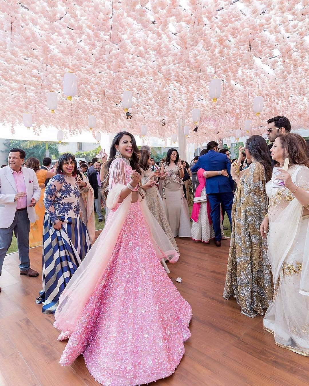 #1 Hack To Perfectly Flaunt Your Lehenga In Pictures- Twirl it Away! 20 ...