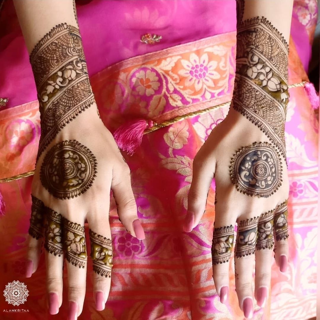 Prettiest Back Of The Hand Mehendi Designs To Take Inspiration From ...