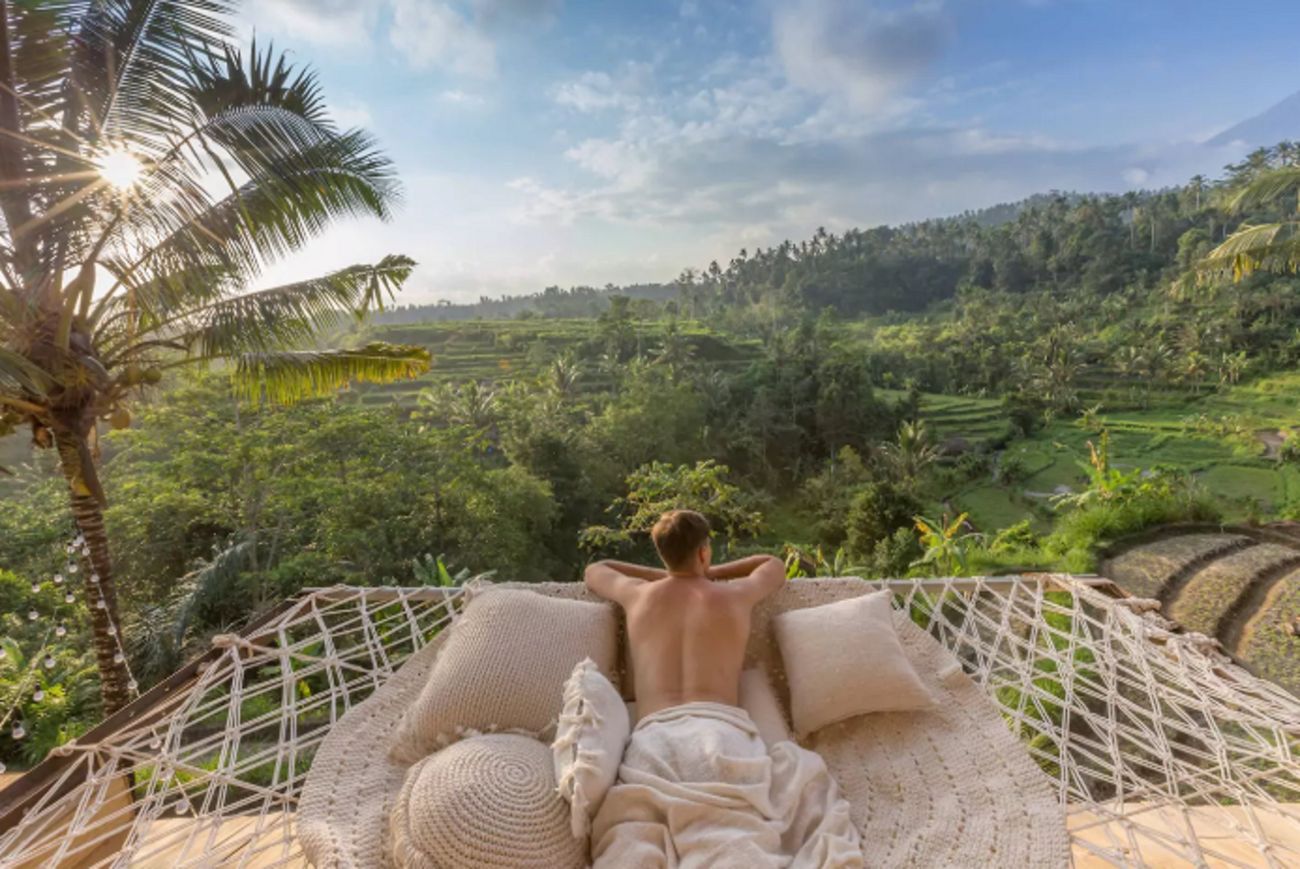 This Hanging Bed Is The Most Romantic Spot To Spend Your Honeymoon At