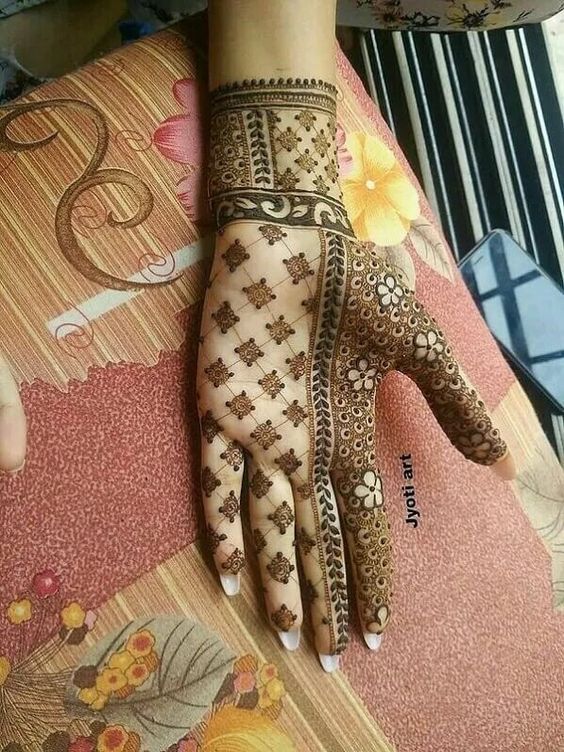 Mesh arabic mehndi design