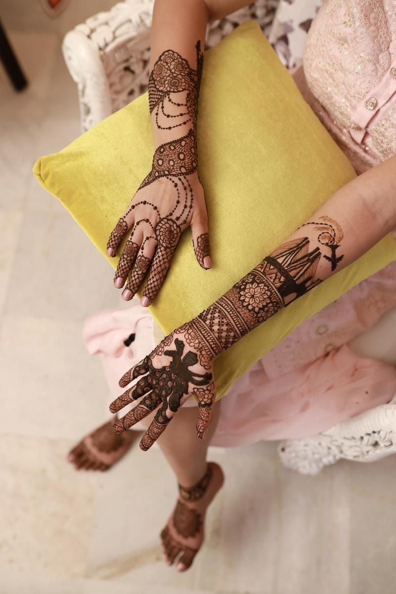 long distance lovestory mehendi on hand