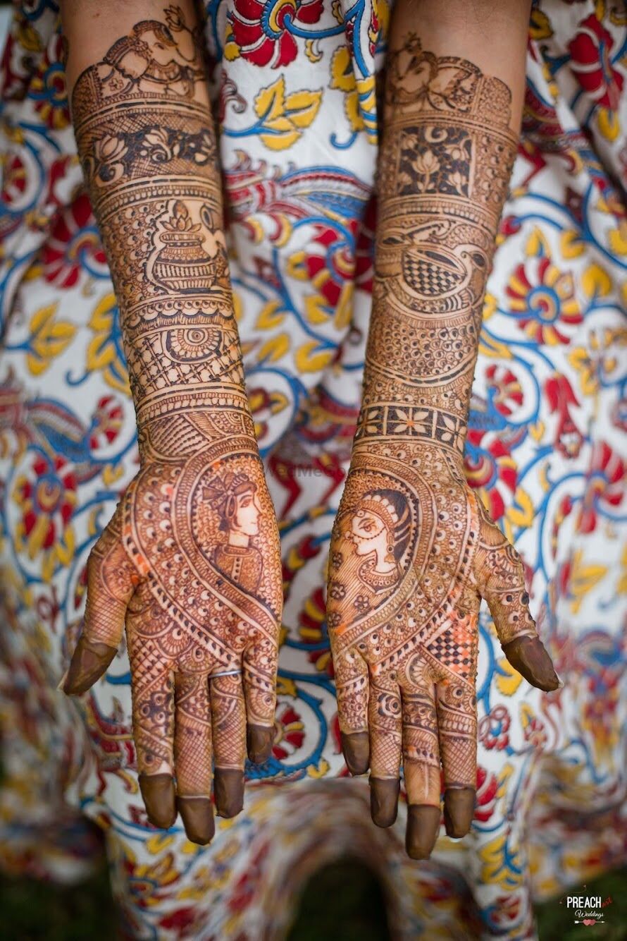 detailed mehendi design for bride