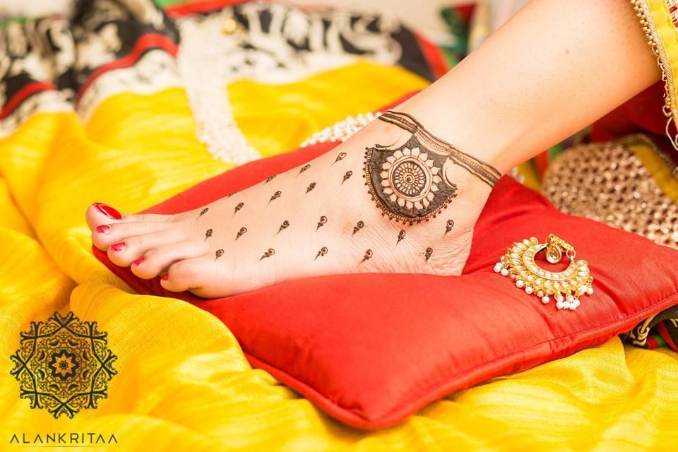 butti style mehendi design 