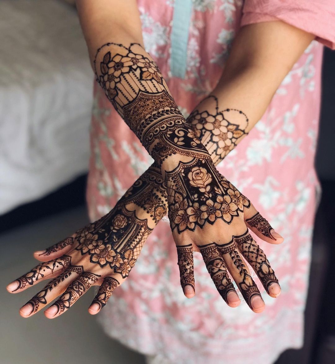 rose motif mehendi on hand