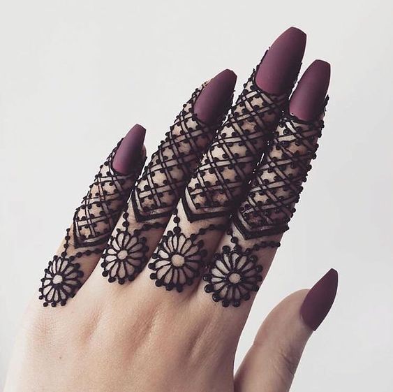 Unique finger mehendi design