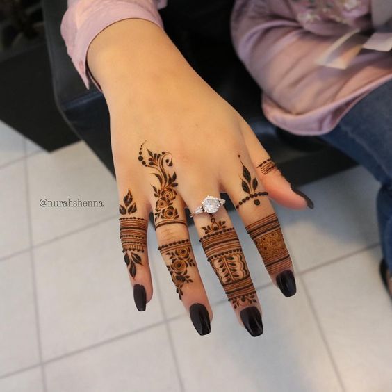 Minimalistic mehendi design