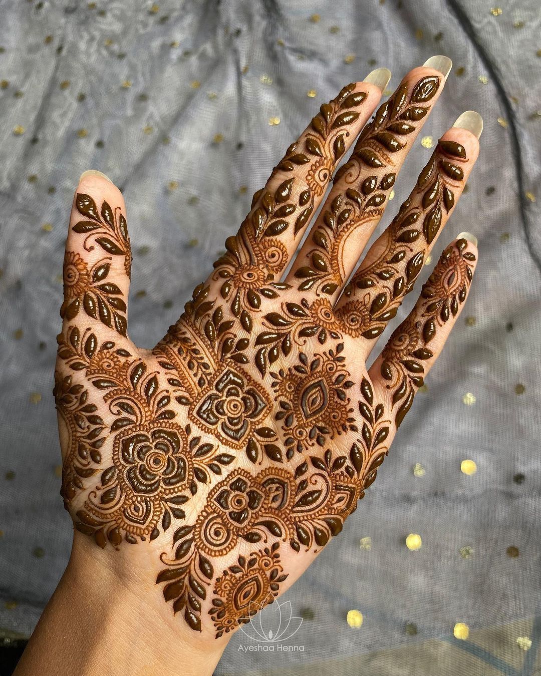 Stunning Mehendi Designs For The Sister Of The Bride And Bridesmaids Wedmegood 6566