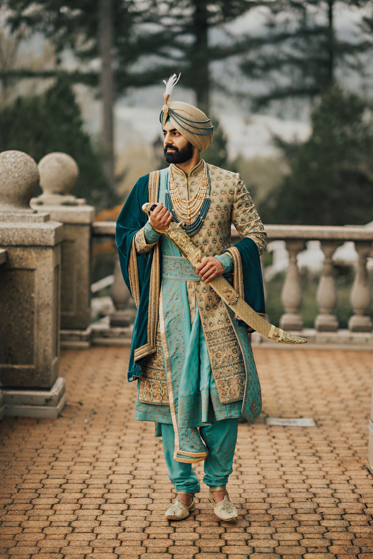 A Sikh Wedding In The Hills With The Couple In A Royal Ensemble | WedMeGood