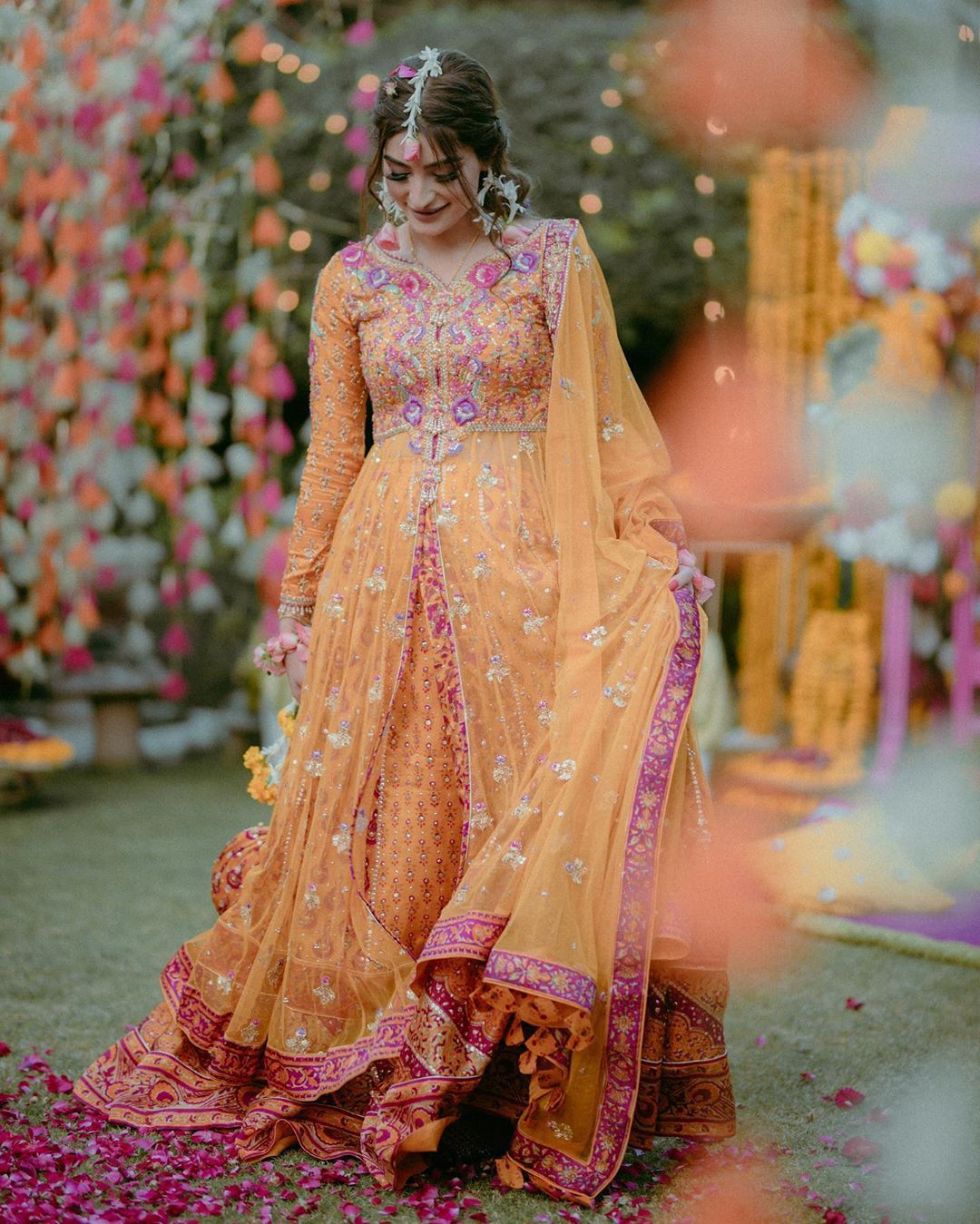 Mehndi Outfit Ideas We Can Steal From Pakistani Brides! | WedMeGood