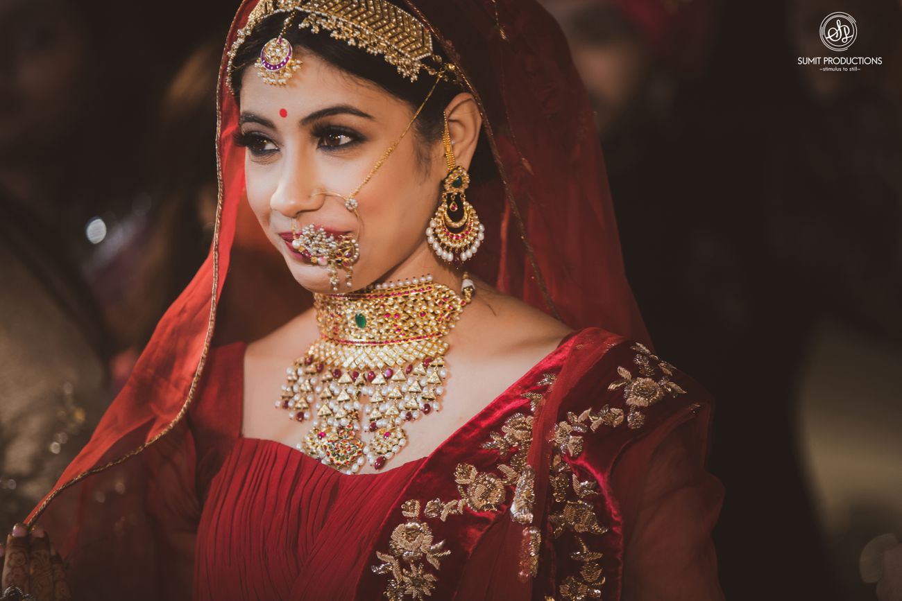 A Glam Udaipur Wedding With The Bride In A Traditional Lehenga | WedMeGood