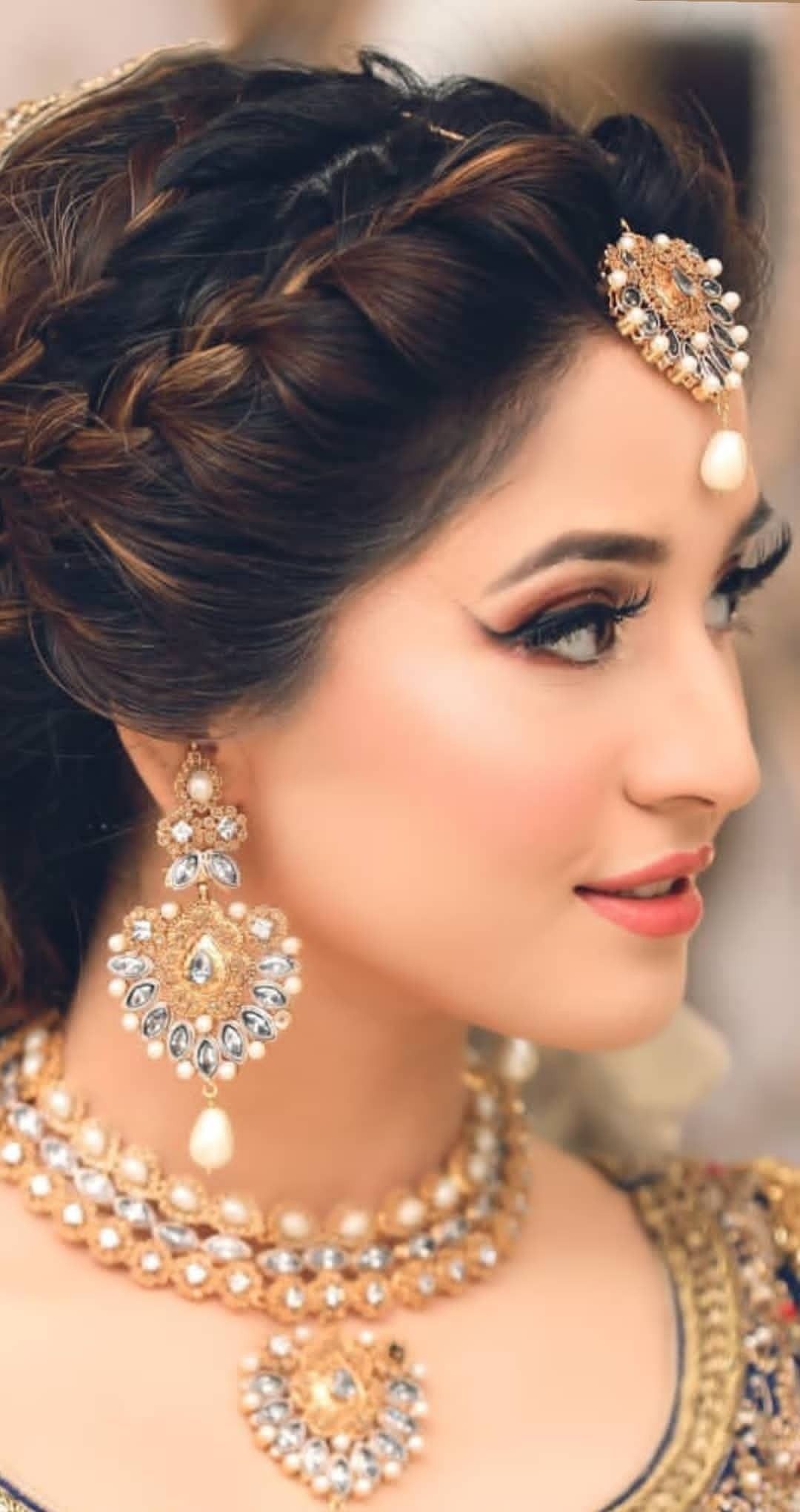 Stunning Hairstyle Inspirations From Pakistani Brides Wedmegood 2374