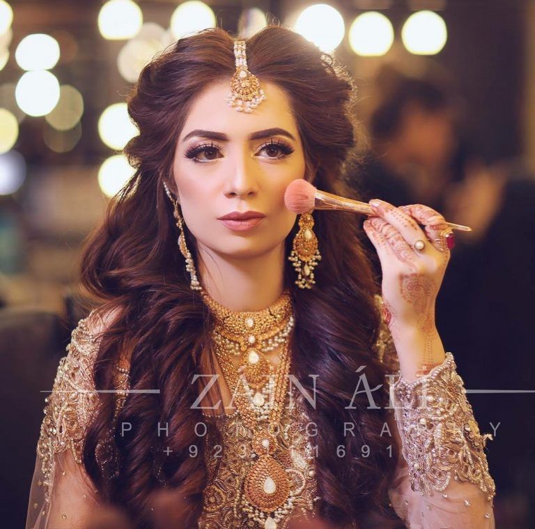 Stunning Hairstyle Inspirations From Pakistani Brides Wedmegood 3408