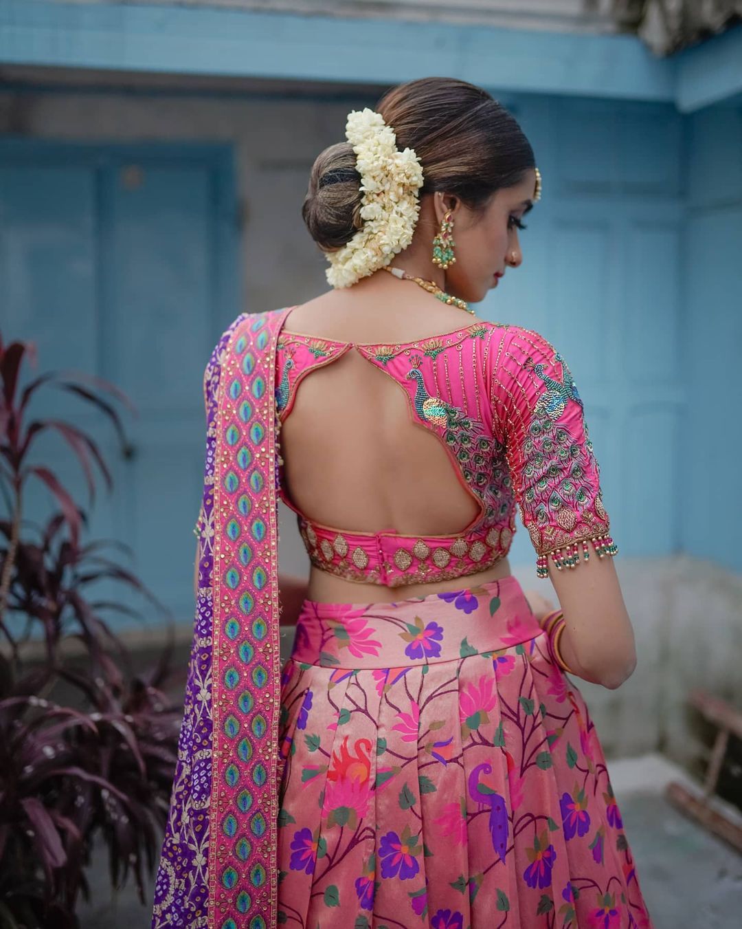 40+ Stunning Backless Blouse Designs That Wowed Us! WedMeGood