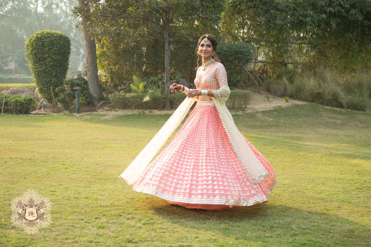 A Delhi Wedding With The Bride In A Shimmery Lehenga | WedMeGood