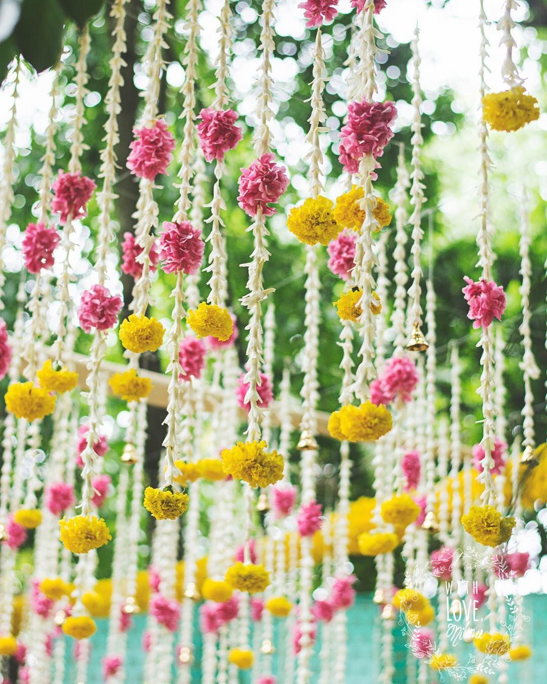 Mogra galore with hints of pink & yellow!