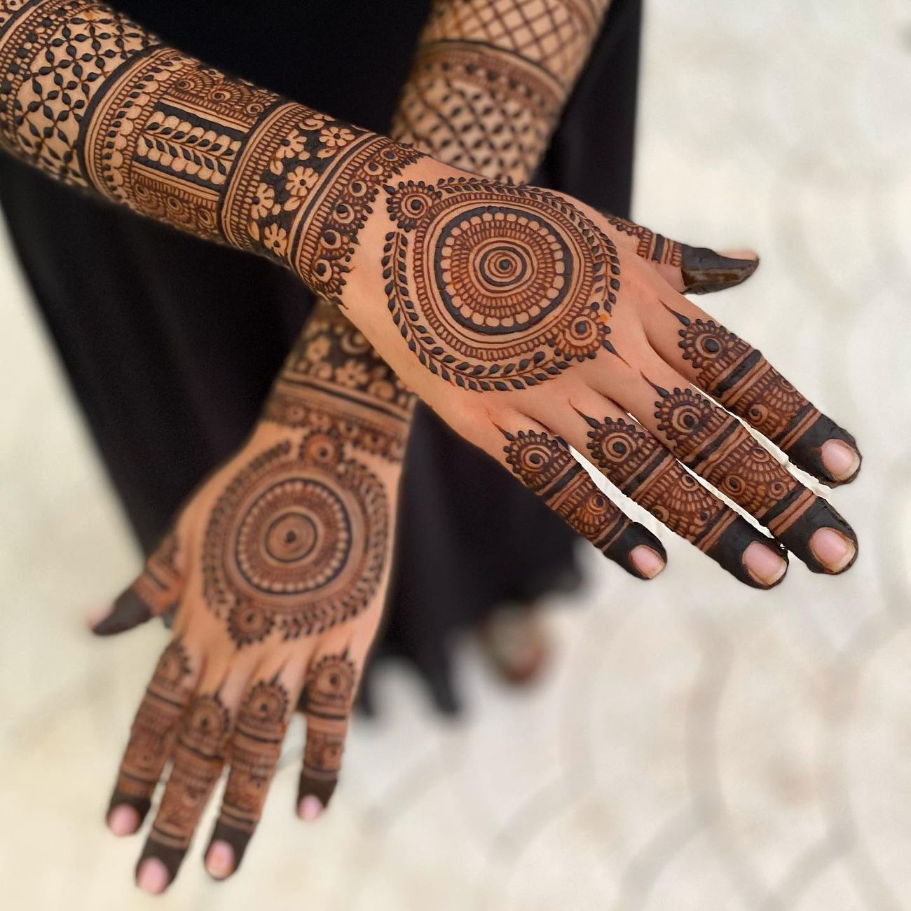 35+ Mandala Mehendi Designs For The Lovers Of Old-World Charm! | WedMeGood