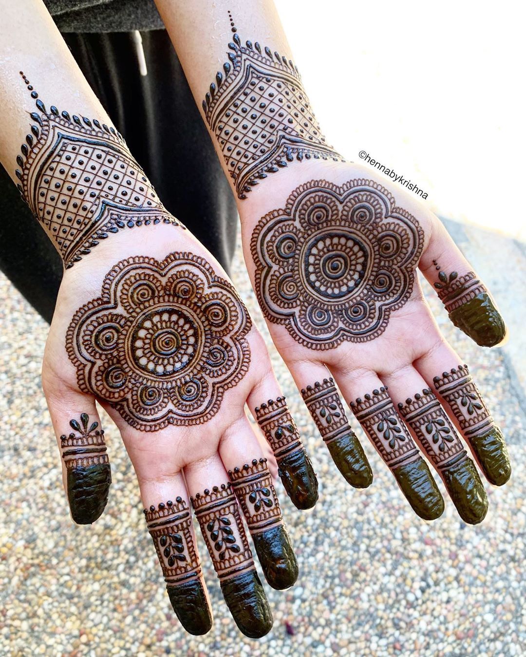 35+ Mandala Mehendi Designs For The Lovers Of Old-World Charm! | WedMeGood