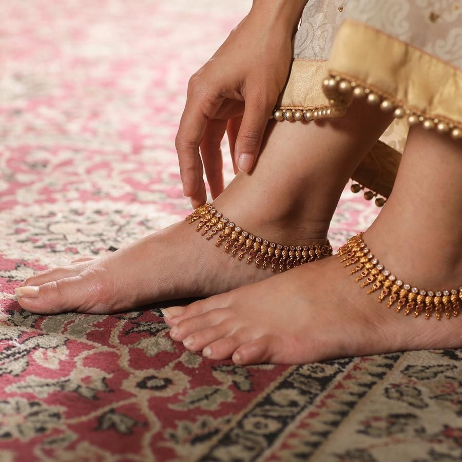 8 Gold Anklet Designs For The South Indian Bride WedMeGood