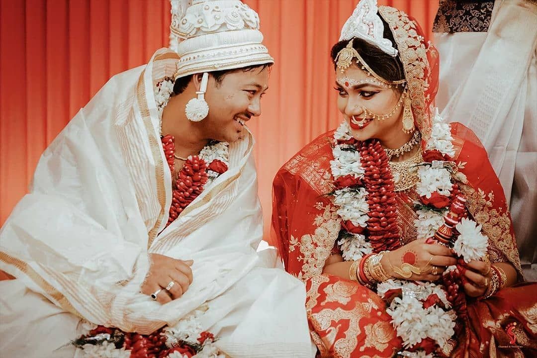 Bengali Couple Portraits That Made Our Hearts Flutter Wedmegood