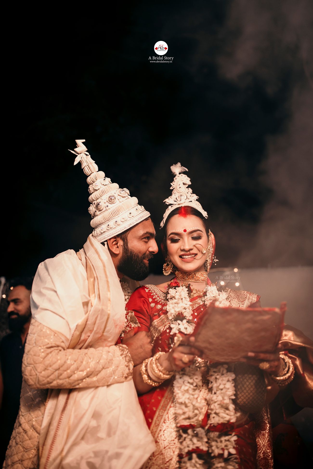 Bengali Couple Portraits That Made Our Hearts Flutter Wedmegood