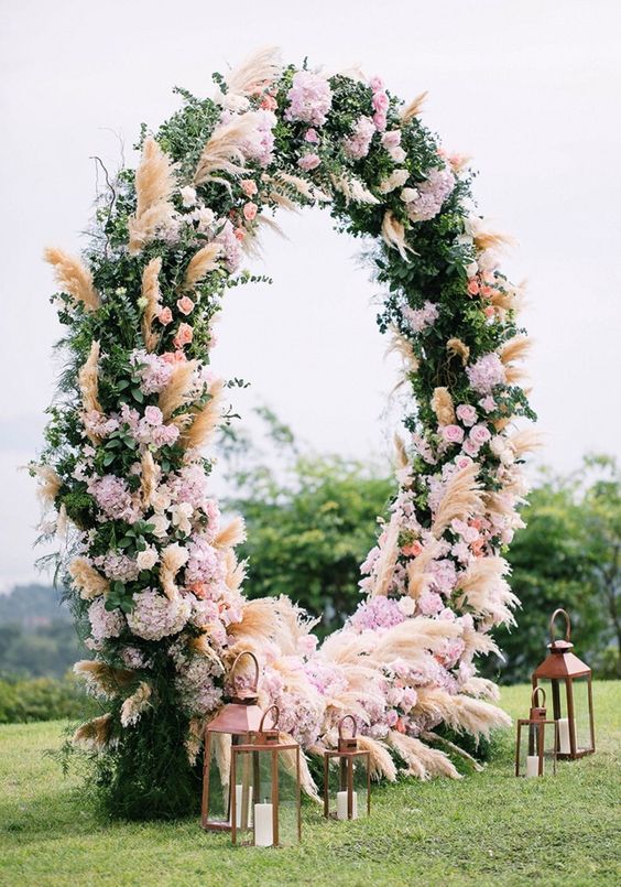 How To Include Pampas Grass Into Your Wedding Decor! | WedMeGood