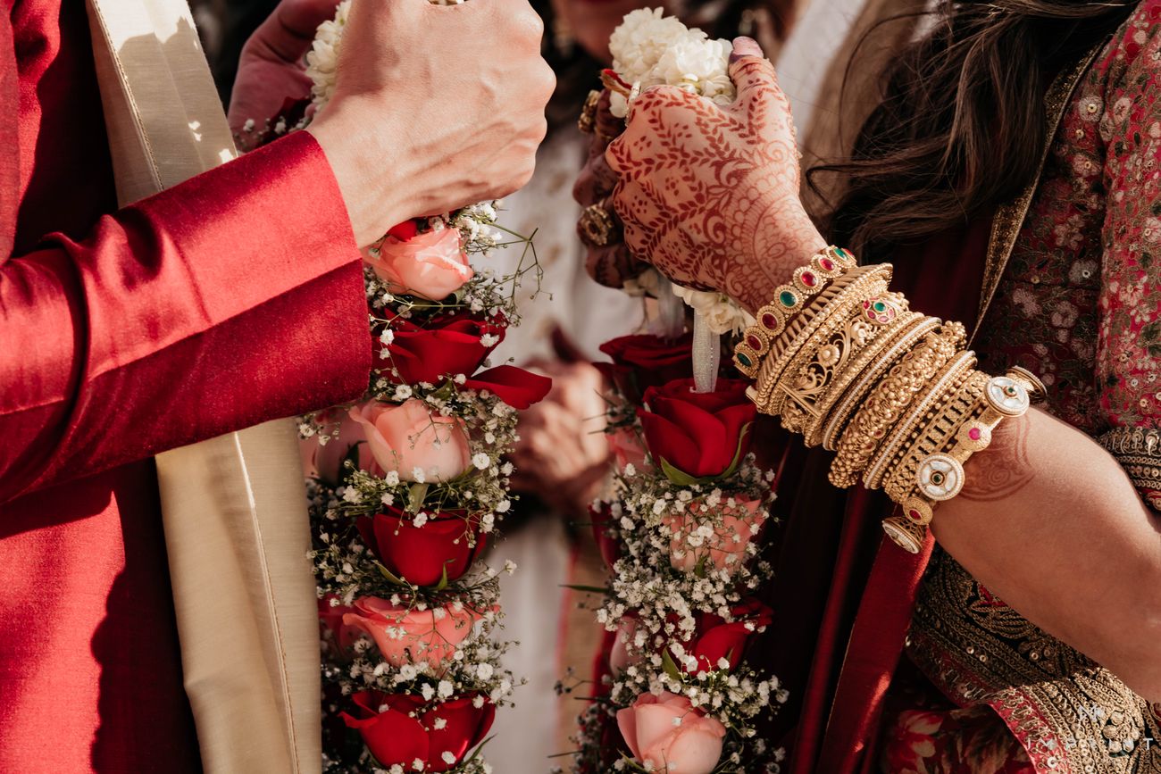 Gorgeous Wedding In The Middle Of A Desert With Only 8 Guests! | WedMeGood